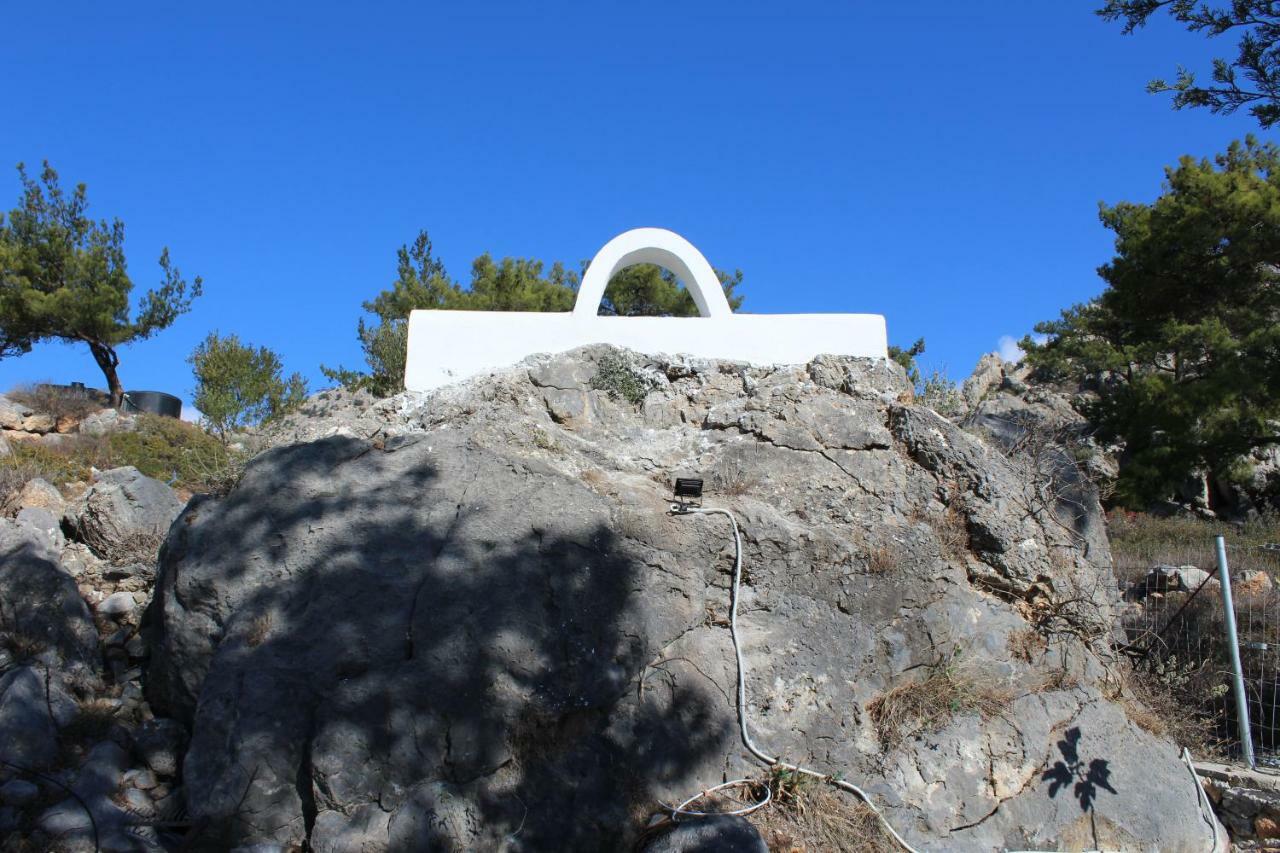 Villa M - Villa With Private Pool And Yard Anatolí Eksteriør billede